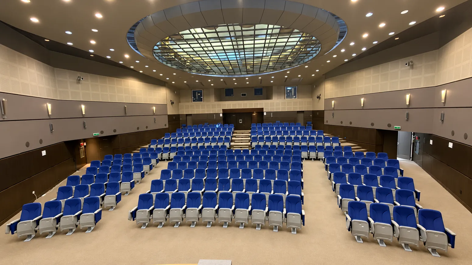 Panoramă a sălii mari